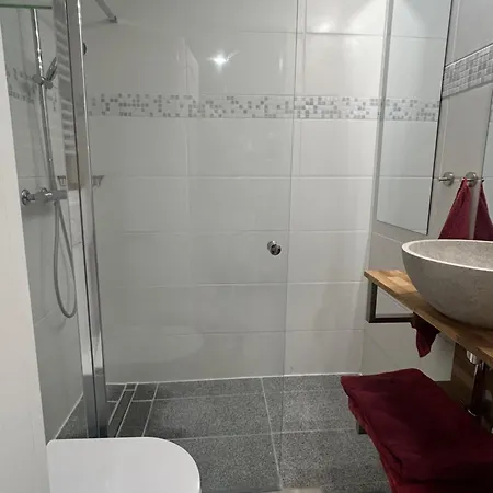 Flat In Sur Ollon, Amethyste, For 4, With Two Double Beds, Balcony And 75m To Ski-train Lägenhet *